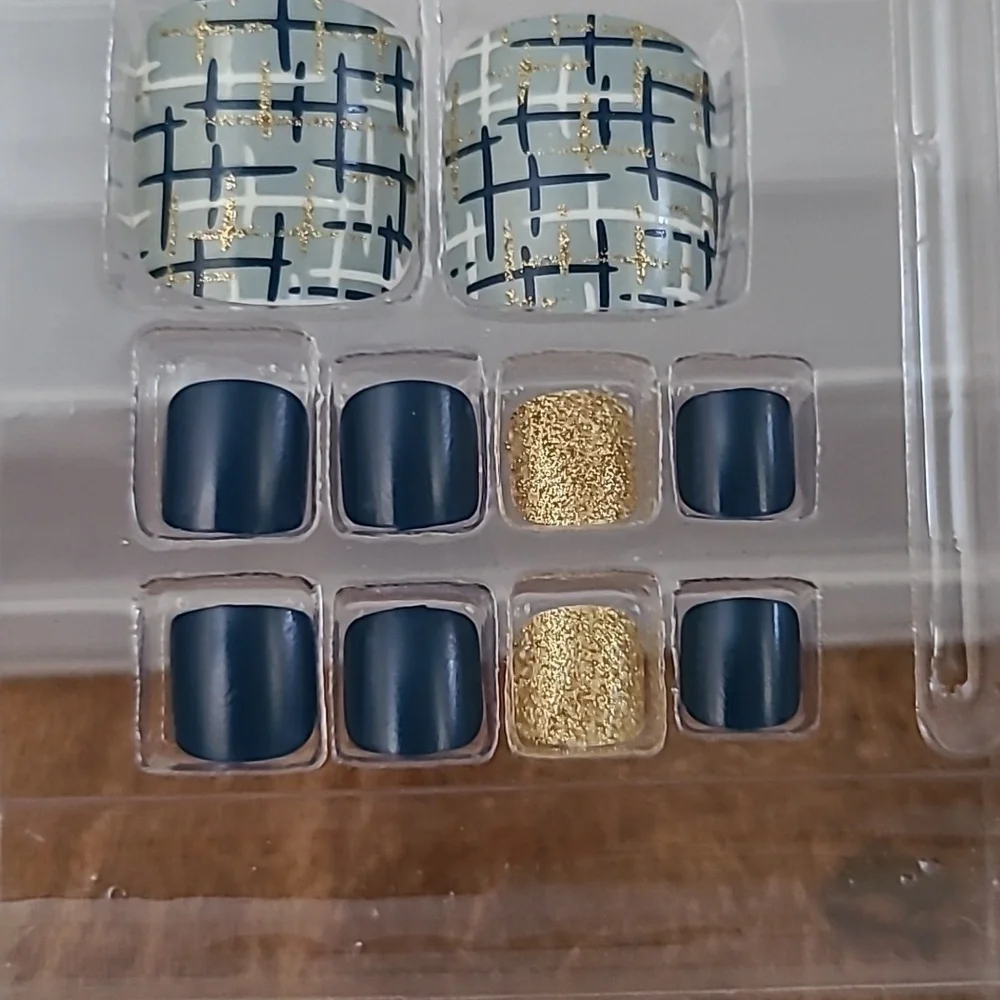 2/$16 Plaid Glitter Press On Toenails